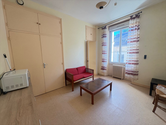 A LOUER – APPARTEMENT  – HYPER CENTRE