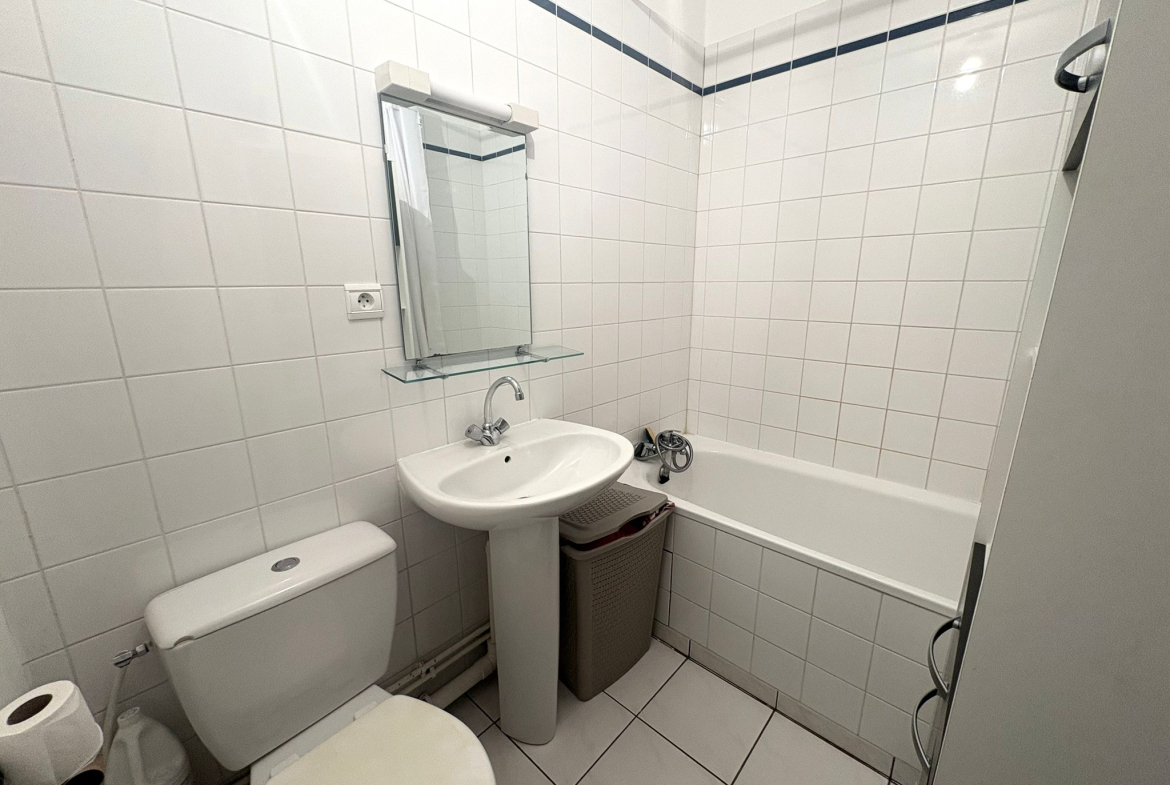A VENDRE – Studio avec parking privatif – Quartier La Madeleine