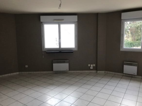 A LOUER – Grand studio 35m² – Madeleine/Angers