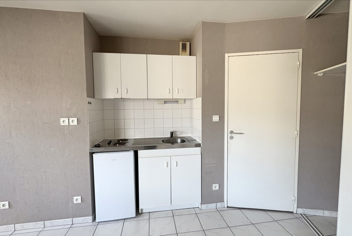 A LOUER – Grand studio 35m² – Madeleine/Angers