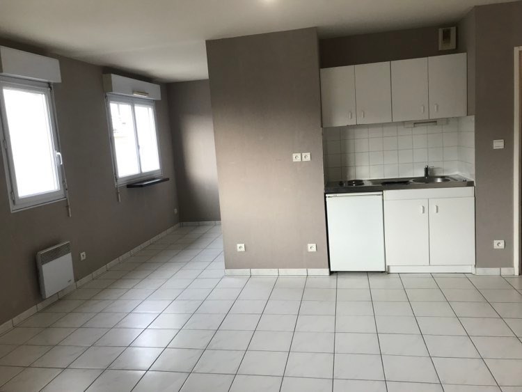 A LOUER – Grand studio 35m² – Madeleine/Angers