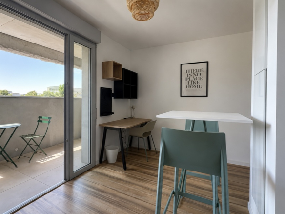 A LOUER – Studio meublé – Angers / Montaigne