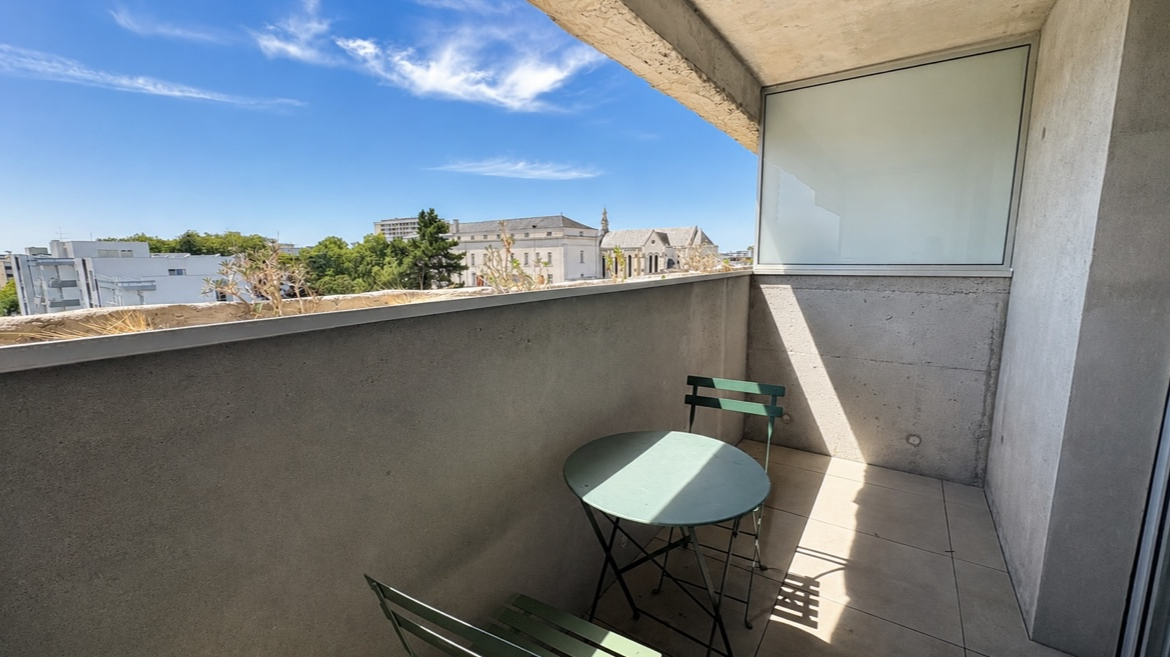 A LOUER – Studio meublé – Angers / Montaigne