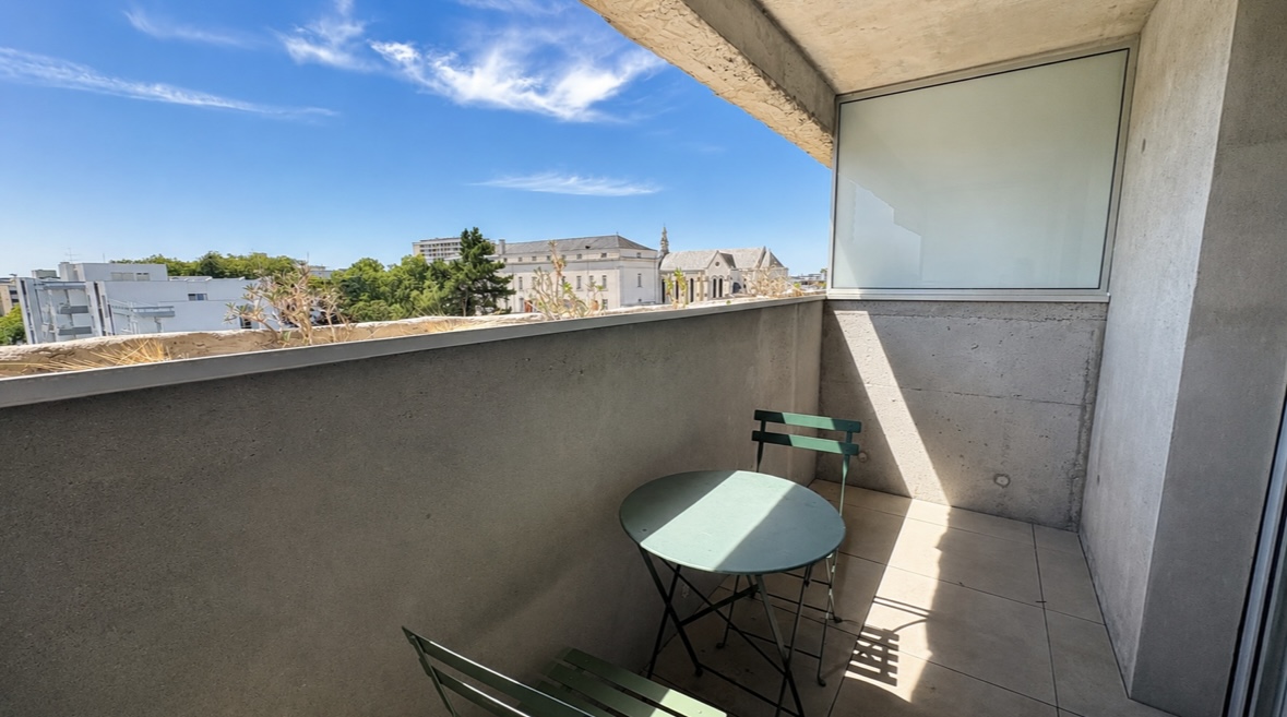 A LOUER – Studio meublé – Angers / Montaigne